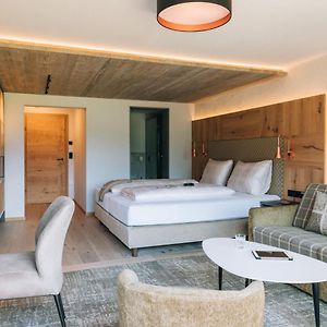 Zimmer mit Kingsize-Bett